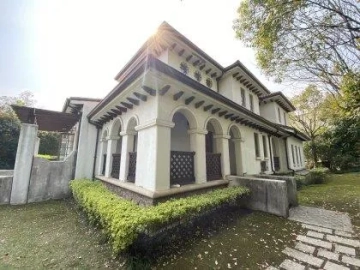 Hongqiao Xi Jiao Zun Di(2)