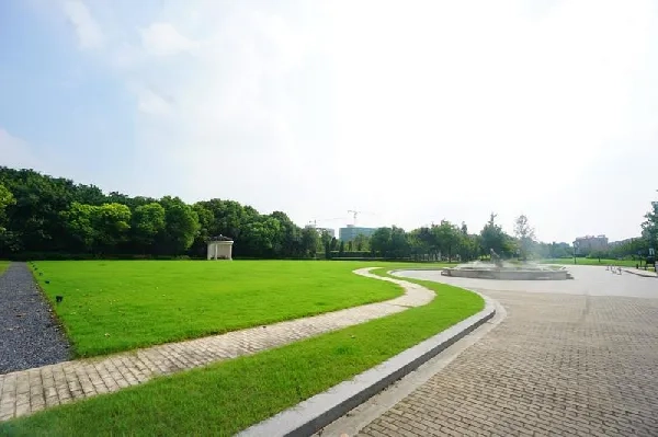 Queen's Gate(6)