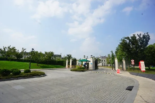 Queen's Gate(9)