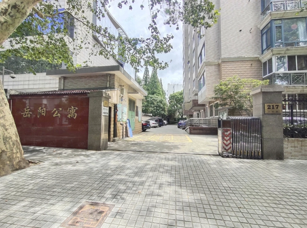 Yueyang Apartments