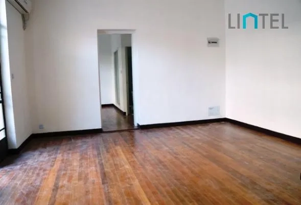 1F No 10 Lane 1670 Huaihai middle Road(2)