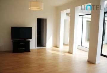 1F No 72 Lane 1285 Huaihai middle Road