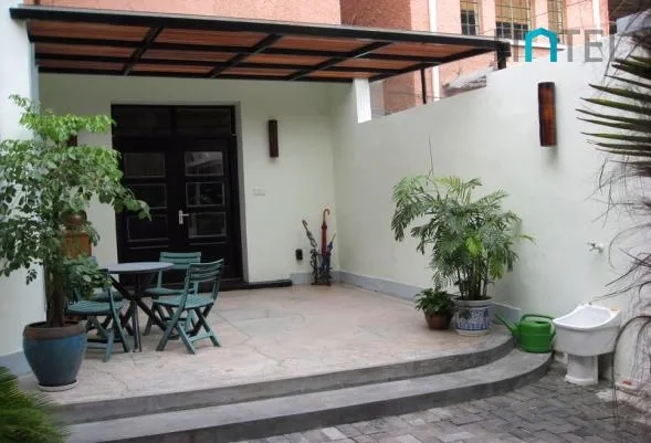 1F No 8 Lane 355 Jianguo west Road(3)