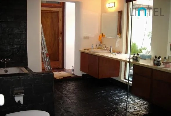 1F No 8 Lane 355 Jianguo west Road(5)