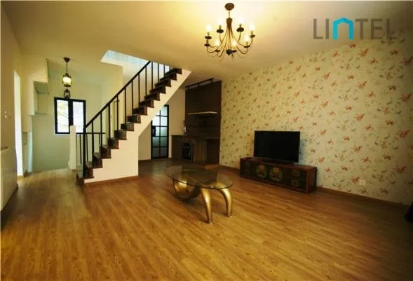 2F No 1890 Nanjing west Road