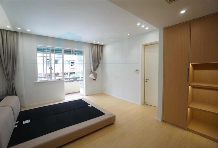 2F No 2 Lane 1670 Huaihai middle Road(8)