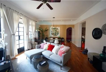 2F No 35 Lane 1487 Huaihai middle Road