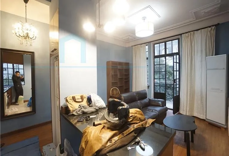 2F No 5 Lane 1173 Nanjing west Road