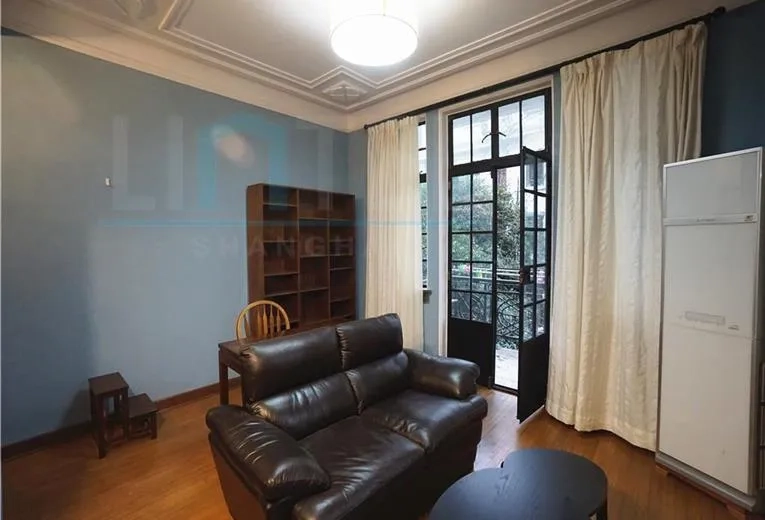 2F No 5 Lane 1173 Nanjing west Road(3)