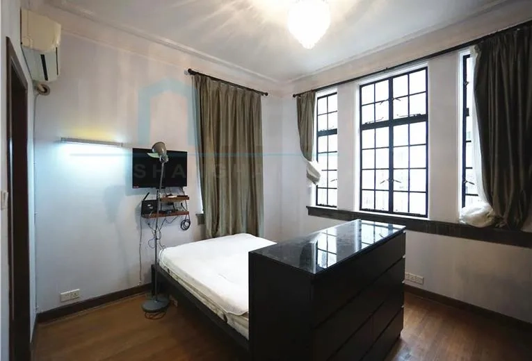 2F No 5 Lane 1173 Nanjing west Road(8)