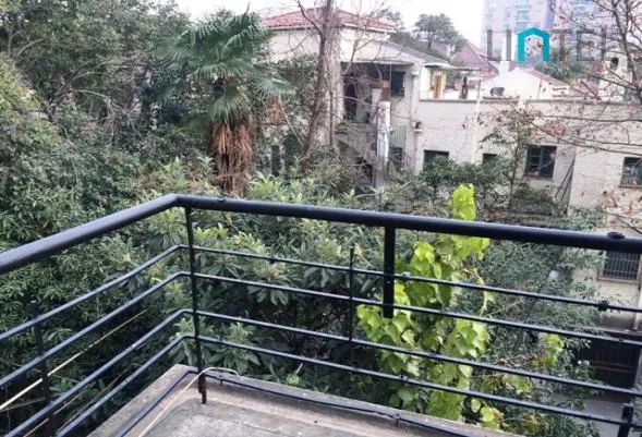3F No 2 Lane 2048 Huaihai middle Road(3)