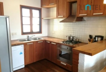 3F No 2 Lane 2048 Huaihai middle Road(5)