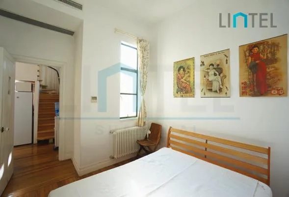 3F No 9 Lane 584 Huaihai middle Road(12)