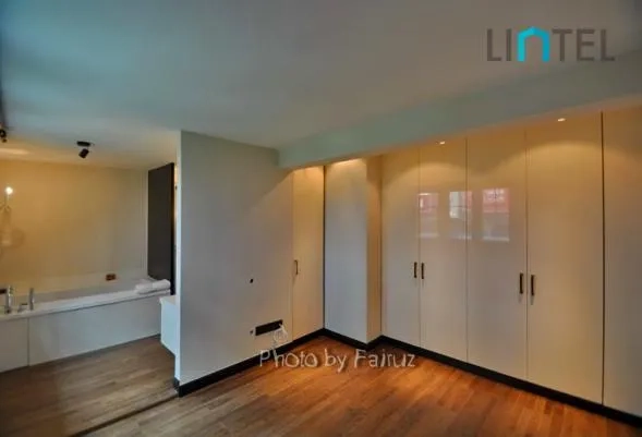 7F No 7 Lane 1081 Nanjing west Road(4)