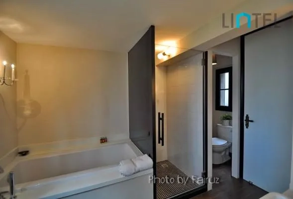 7F No 7 Lane 1081 Nanjing west Road(5)