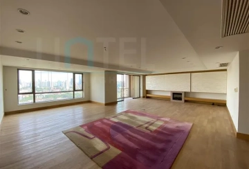 Big 4-bdr Unit Central Residence II