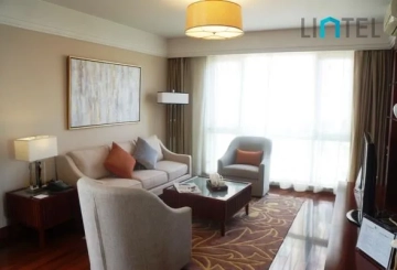 Bigger 2-bdr Circle Apt Park View
