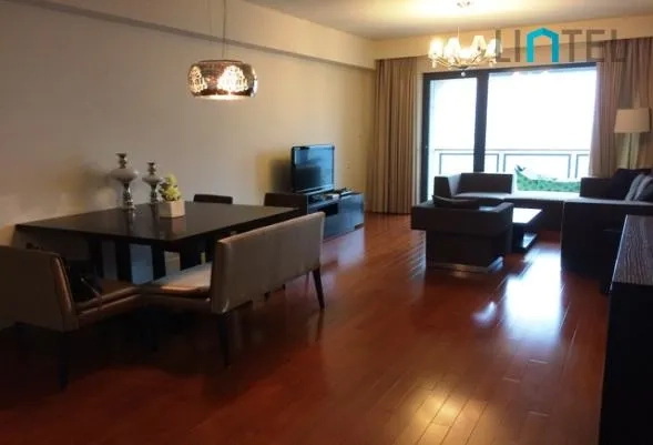 Bigger 2-bdr in Tower 2 Casa Lakeville(2)