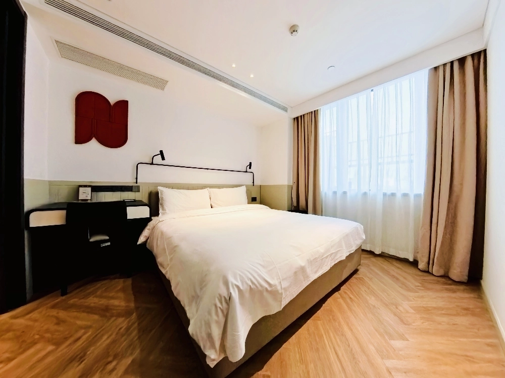 Executive 1-bdr Rosye Clouds Bling The Residences Jing'an(5)