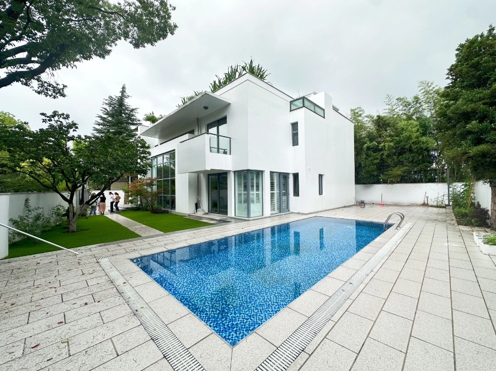 No 11 Modern Villa