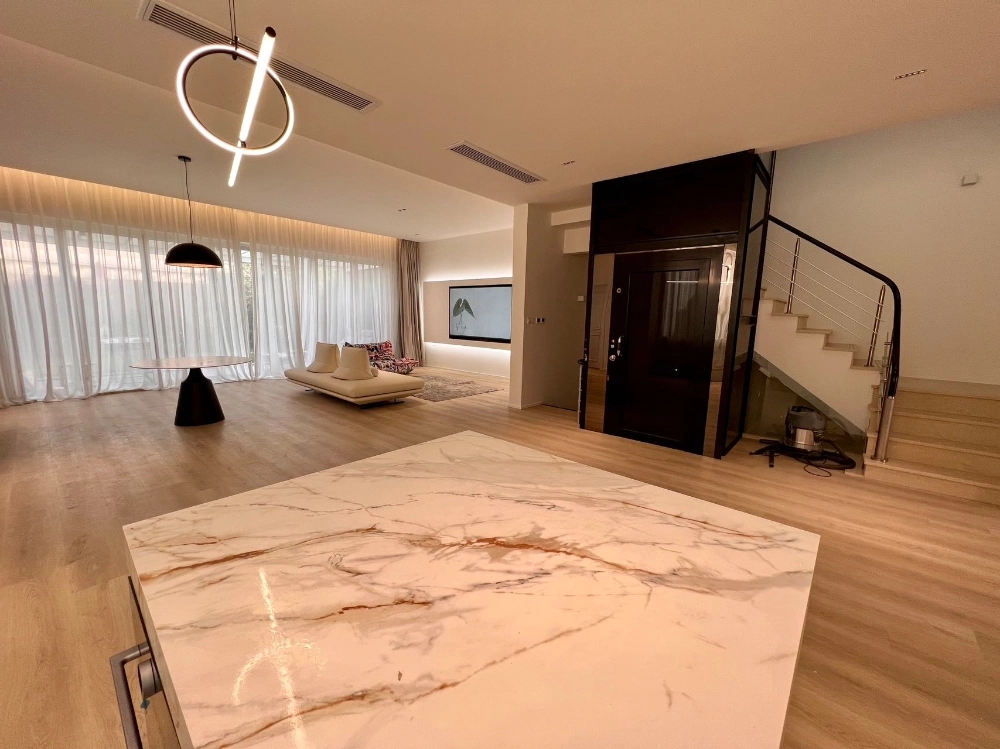 No 135 Queen's Gate(4)