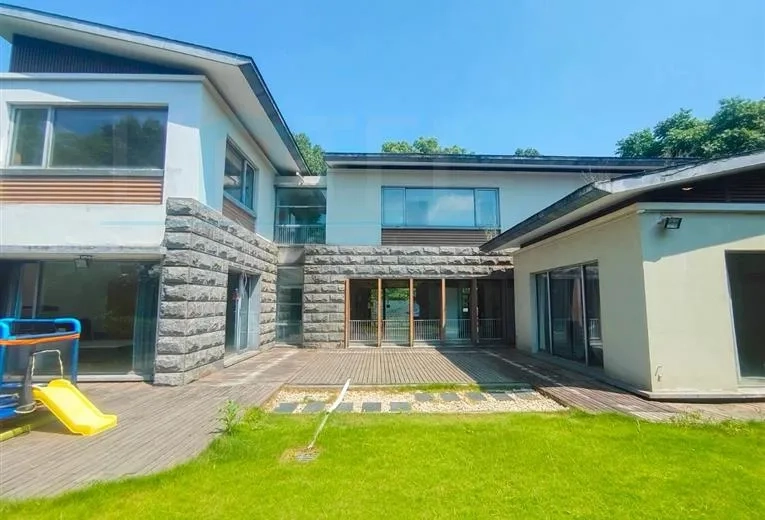 No 272 Lakeside Ville