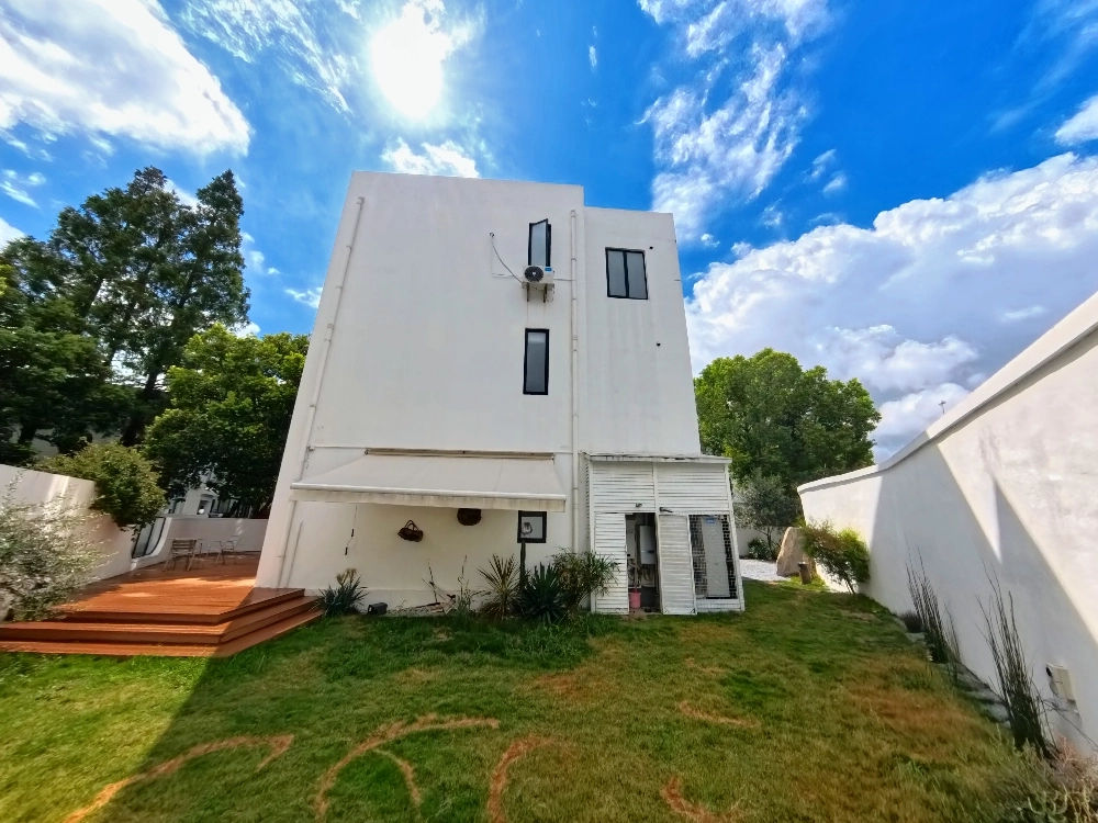 No 31 Field Villa