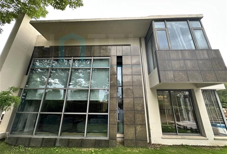 No 35 Modern Villa