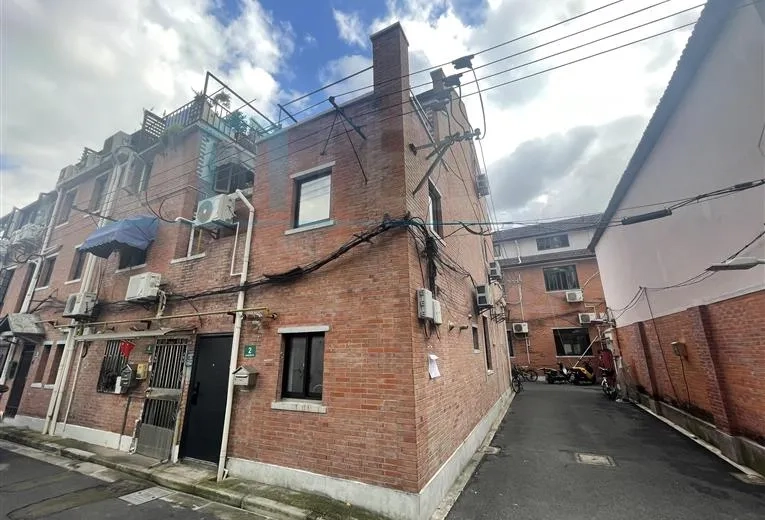 No 43支弄2 Lane 30 Wulumuqi north Road