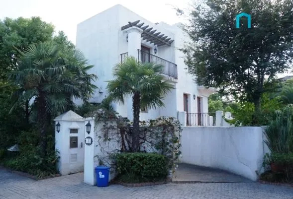 No 81 Vizcaya Villa