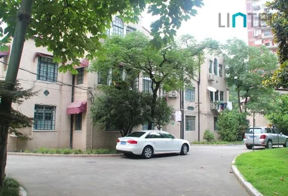 Rm 1 No 827 Huashan Road(9)