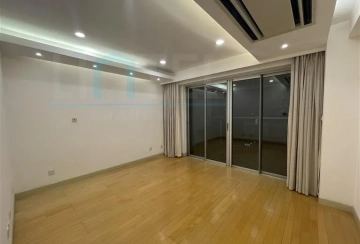 Rm 1001 No 2 Crystal Pavilion