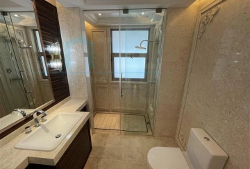 Rm 1001 No 3 Shanghai Bay Phase II(20)