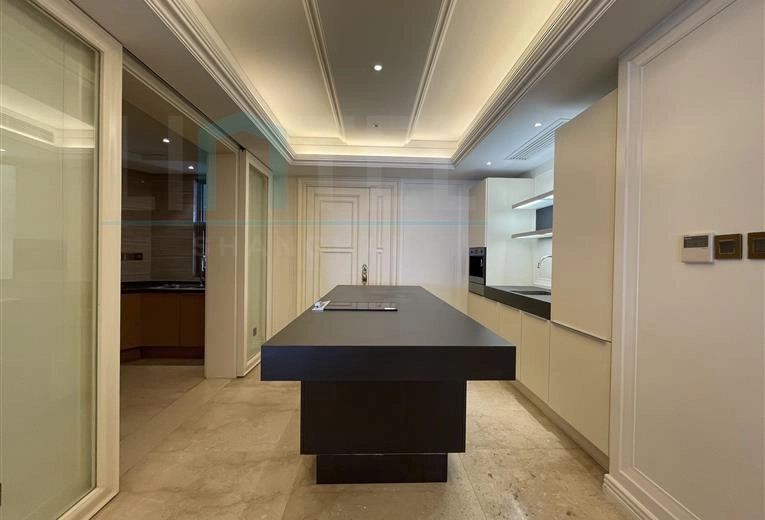 Rm 1001 No 3 Shanghai Bay Phase II(8)