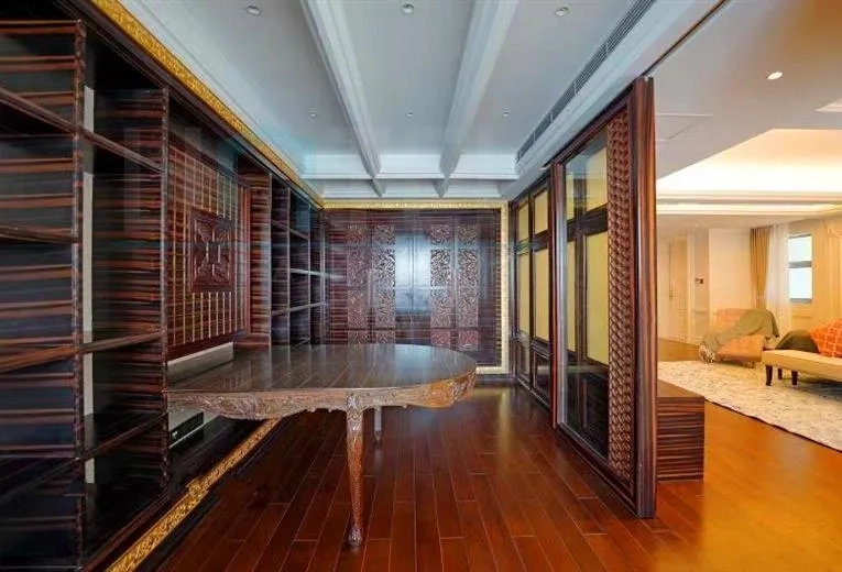 Rm 1001 No 3 Shanghai Bay Phase I(6)