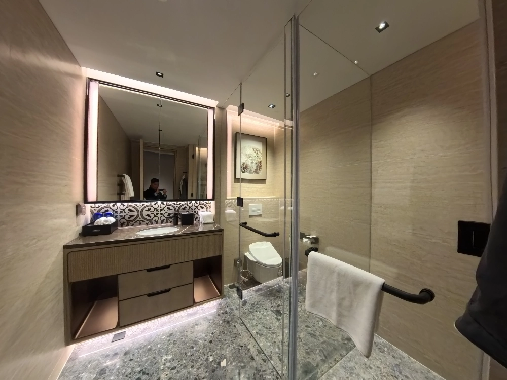 Rm 1002 Haig Court(18)