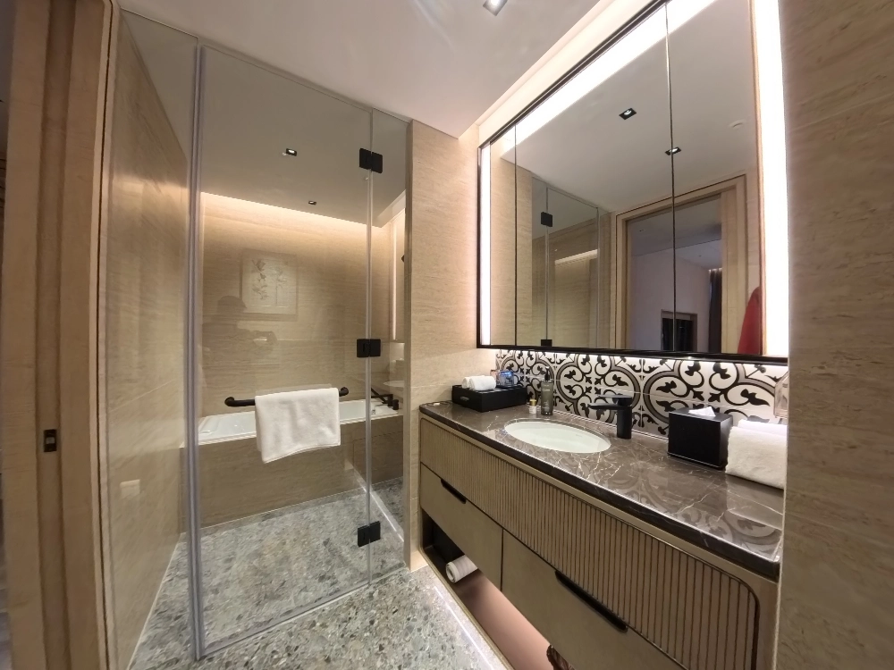 Rm 101 Haig Court(6)