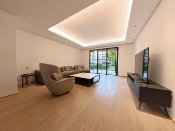 Rm 101 No 14G Shanghai Racquet Club