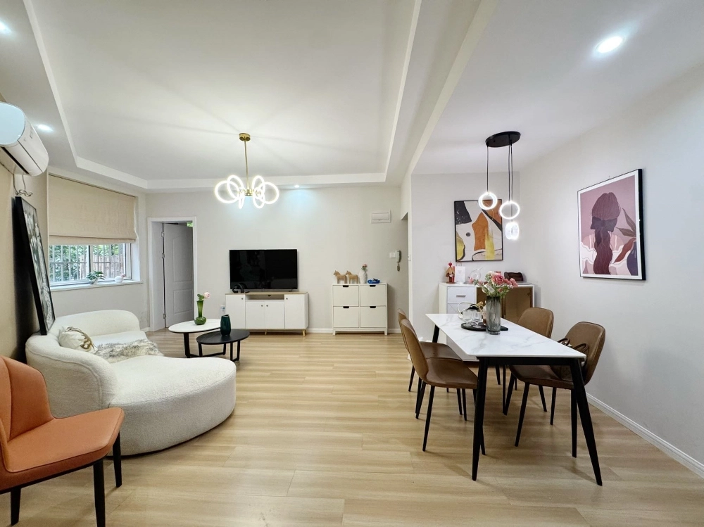 Rm 101 No 20 Gems Apartment