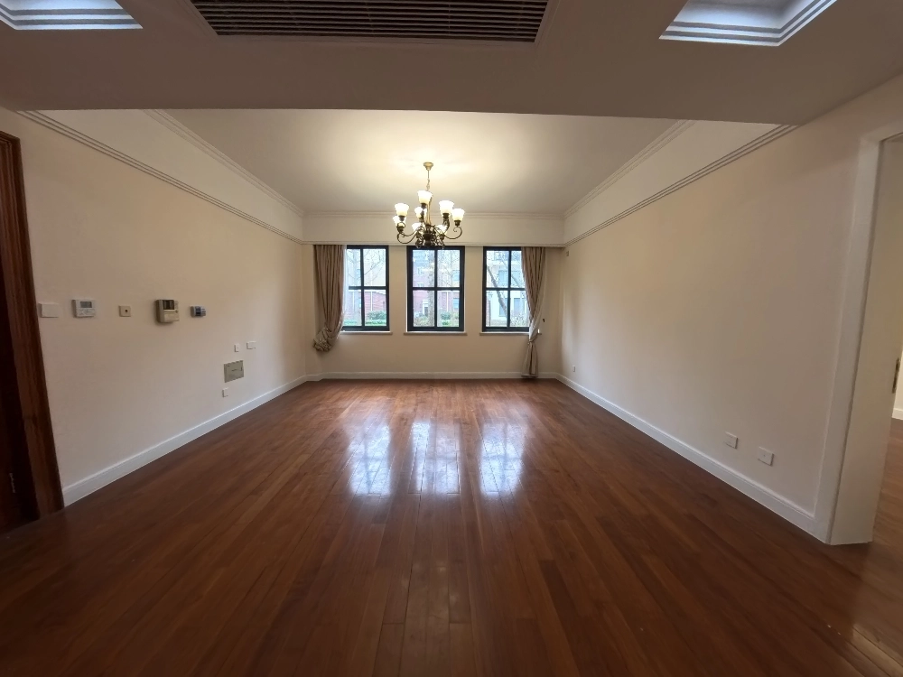Rm 101 No 22 Green Court II