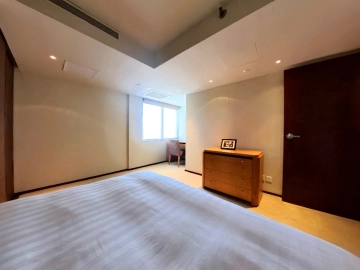 Rm 1010 Wing E Shanghai Center(13)