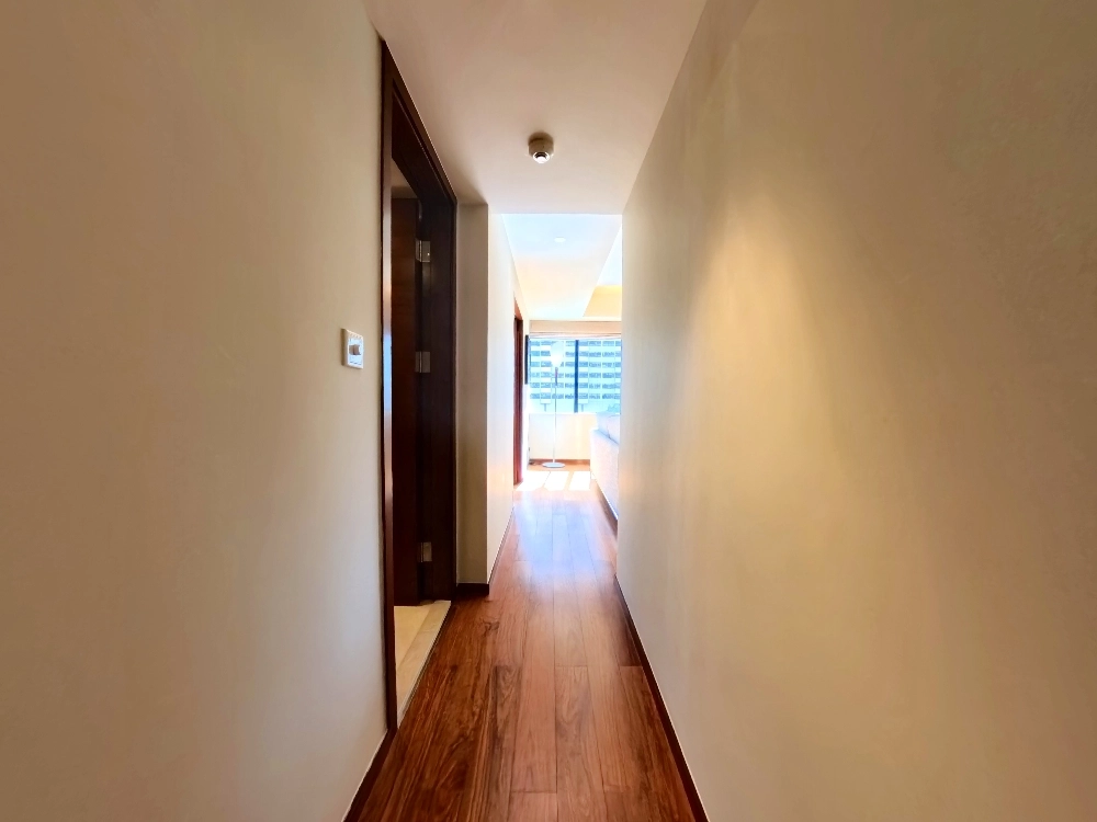 Rm 1010 Wing E Shanghai Center(7)
