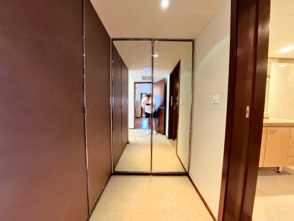 Rm 1010 Wing E Shanghai Center(9)