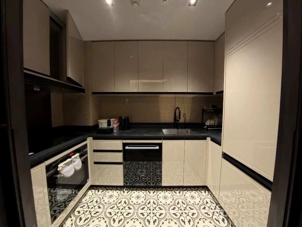Rm 102 Haig Court(4)