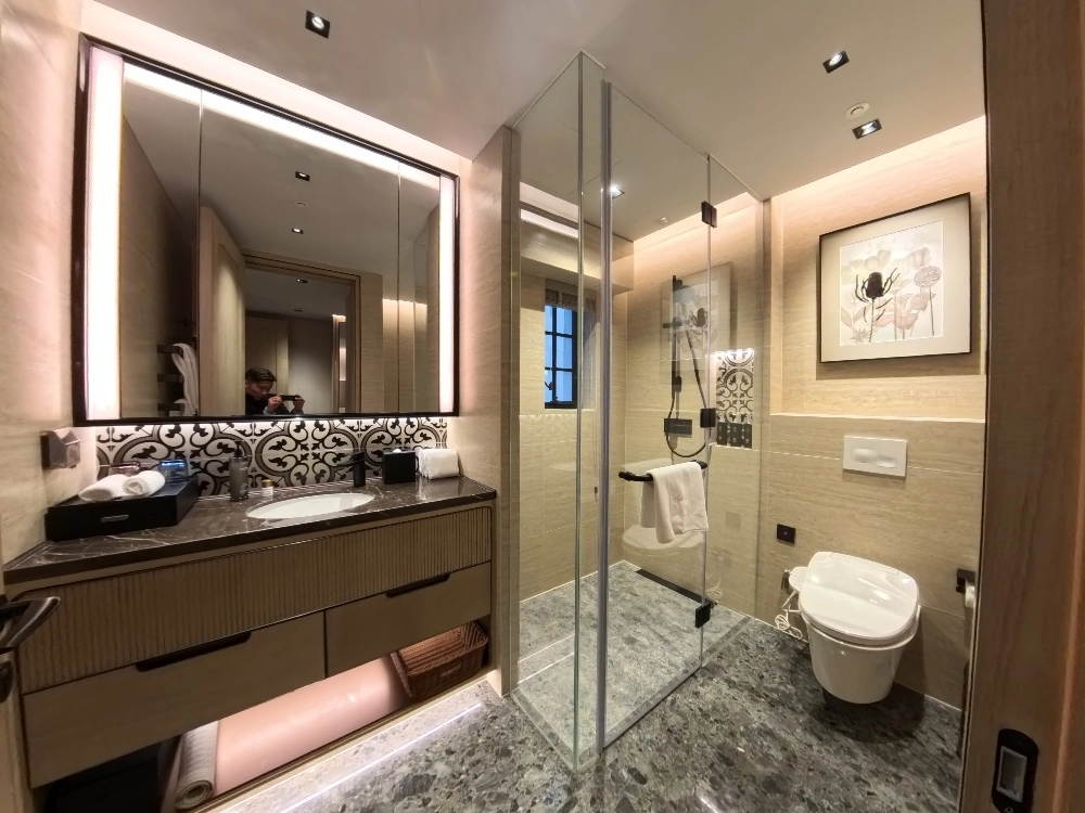 Rm 102 Haig Court(7)