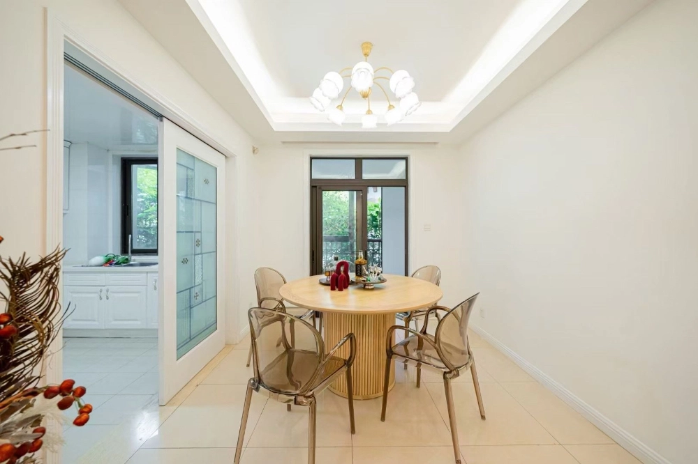 Rm 102 No 15 City Classics IV (Gaudí)(3)