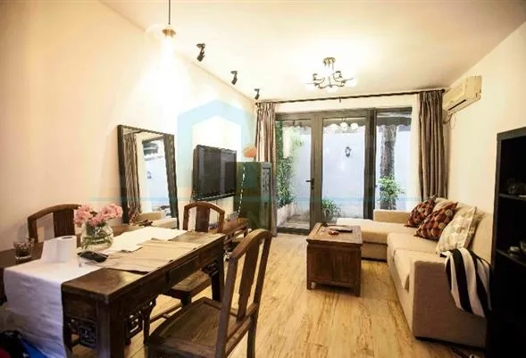 Rm 102 No 3 Lane 393 Xinhua  Road