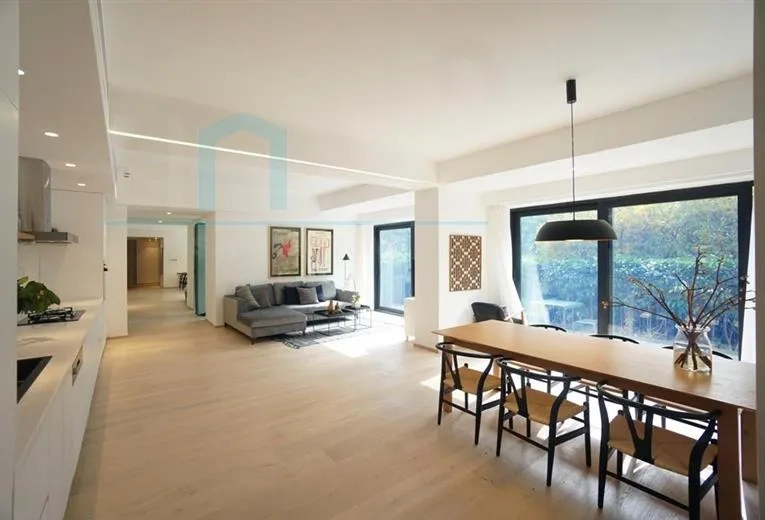 Rm 102 No 8 Meihua Garden