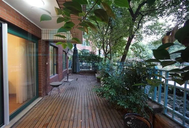Rm 102 No B The Courtyards(5)