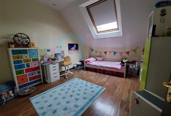 Rm 1201 No 10 Green Court I(8)